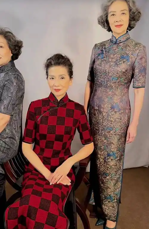 这是我见过最优雅的北京奶奶76岁穿旗袍优雅端庄不做作有气质