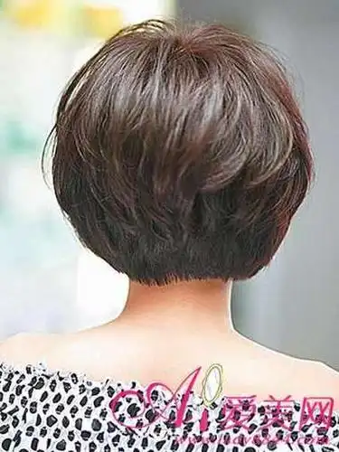 后面是这样的 蓬蓬卷卷的 是百度找来的照片 本人没有后脑勺的照片