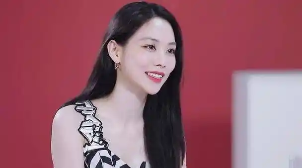 王霏霏成弃用棋子,黄龄凭实力捡漏,成团不是纯属偶然_蓝盈莹_孟佳