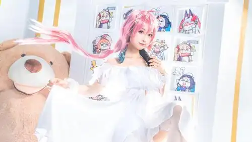 娇憨粉毛美少女白嫩诱人写真