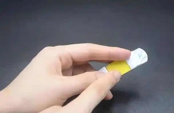 天气越来越热,门上赶快贴个创可贴,很多人不懂有啥用,太厉害了