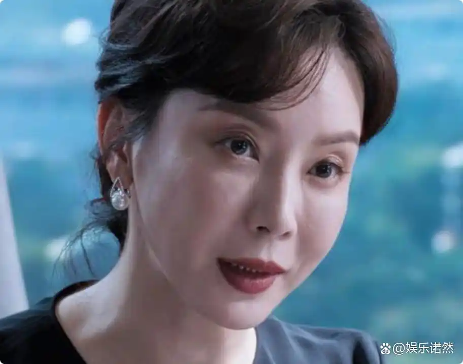 43岁的董洁不整科技变脸,用松弛感诠释优雅老去