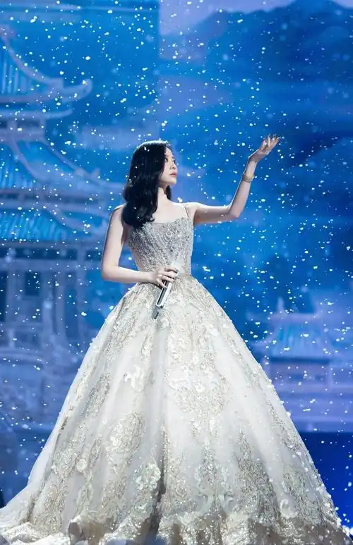 张靓颖演唱会今晚开唱:这一轮巡演从成都开始,比较安心|专访_凤凰网