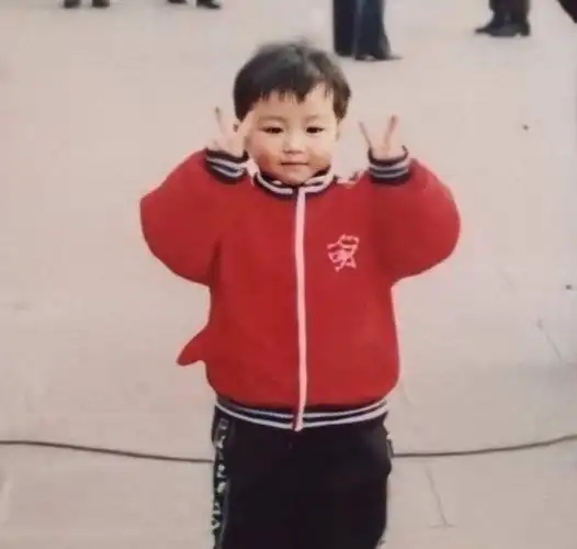 王俊凯分享200516王俊凯童年照小合集请不要关注我小时候