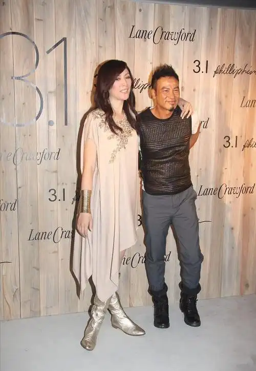 任达华娶的奥地利老婆超模身材高级出彩随便一穿都有成熟感