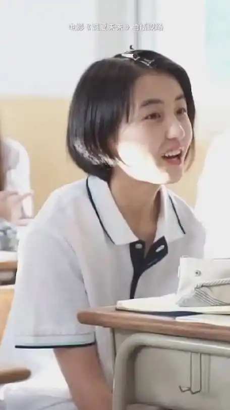 张子枫盛夏未来最新花絮,穿着校服的妹妹看起来好乖啊