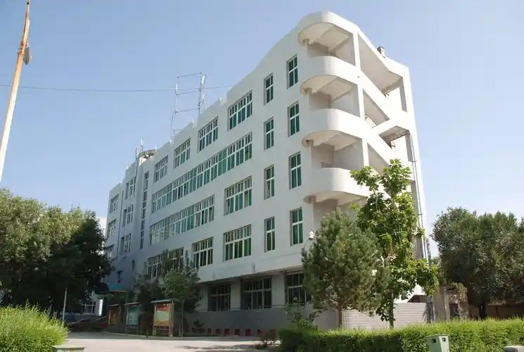 乌鲁木齐校区校园风光-招生就业网-新疆生产建设兵团兴新职业技术学院