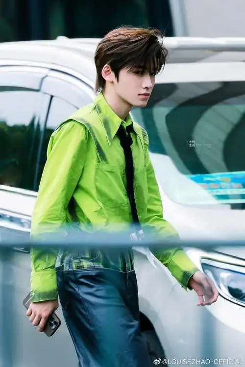 宋亚轩荧光绿衬衣##宋亚轩##时代少年团宋亚轩##宋亚轩 fashion