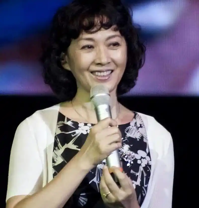 看了70岁龚雪的老年状态,才发现:八十年代内地第一美人名不虚传