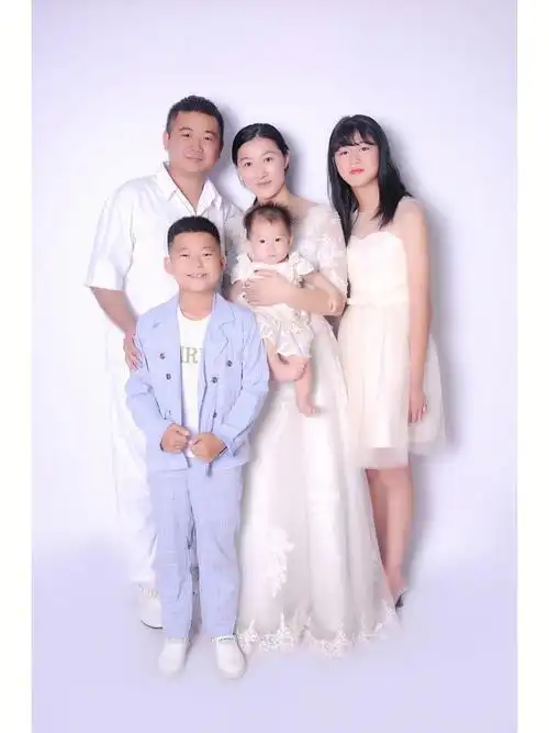 一家五口的全家福