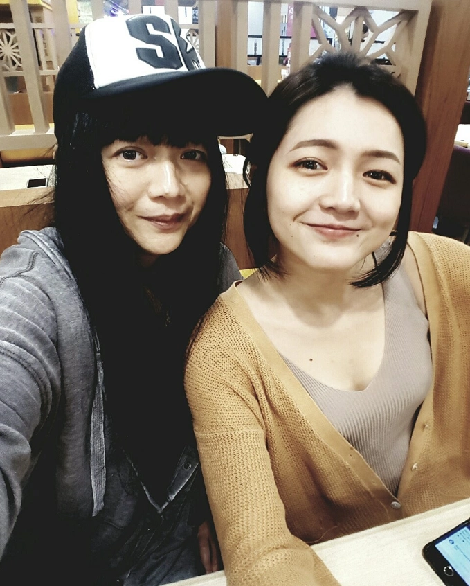 原创林瑞阳前妻保养得真好和女儿同框分不清谁是妈妈自然状态真美