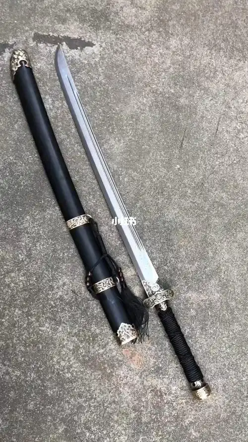 龙泉宝剑  #刀具  #摸金校尉  #黑金古刀  #张起灵