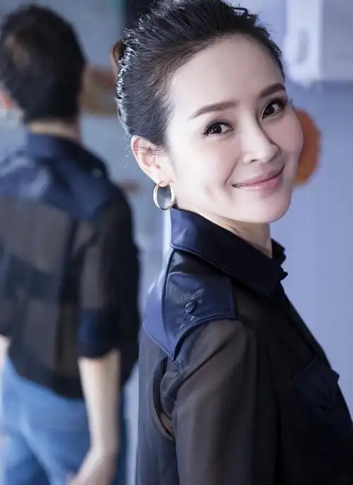 回顾演员于明加我这辈子正确的决定就是为普通丈夫生了两个女儿