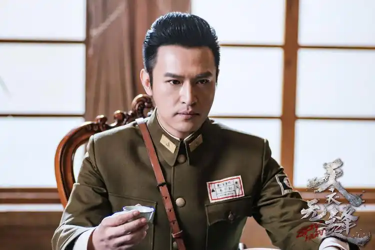 勃勃的苏决,就连《风声传奇》里放浪阴郁的反派"小丑"白小年也是他