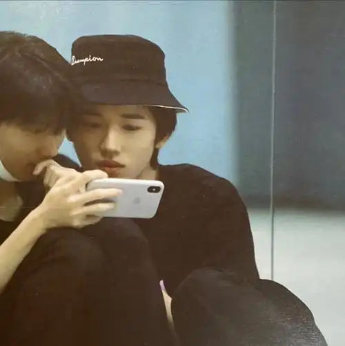 祺轩. 马嘉祺宋亚轩 . 自截头像,礼貌拿图.