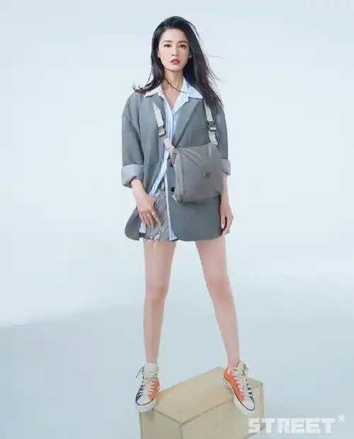 李沁的腿真的绝了,又直又长太美了