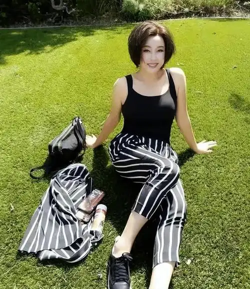 想在事业上再进一步的刘晓庆,不顾丈夫的反对,果断打掉了肚子里的孩子