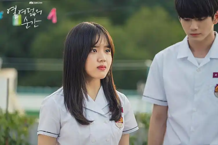 《十八岁的瞬间》是韩国jtbc电视台于2019年7月22日首播的青春校园剧