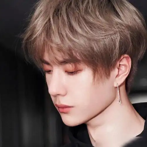 王一博,唯一代表个性的只有如他七彩祥云般的染发了|挑染|妆容|发型