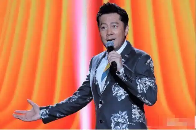 一辈子只唱红两首歌,却点评刘德华唱功不行,网友:谁给的勇气?