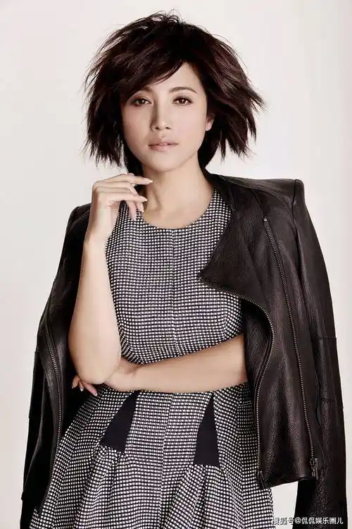 很美很性感!50岁颜丙燕写真赏_评价_魅力_自然