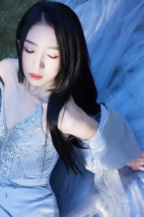 孟美岐亚洲音乐盛典##孟美岐星云珠绣鱼尾裙