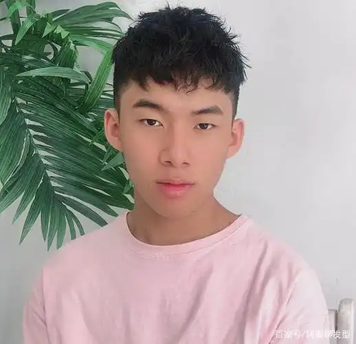 20款潮流男生发型参考,2020下半年发型这样剪真的帅!