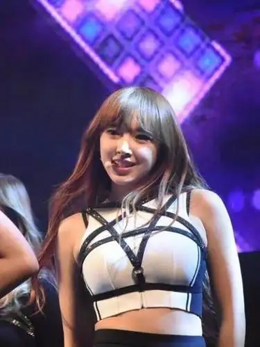 程潇发育猛烈穿牛奶液体裙葫芦身材力压柳岩