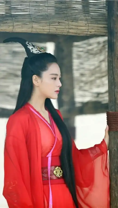 张馨予古装新剧造型浓眉大眼百看不厌美成了仙