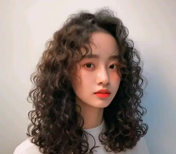 冬季发型不论怎么烫,最美还是羊毛卷全头烫,蓬松瘦脸还保暖_因为_头发