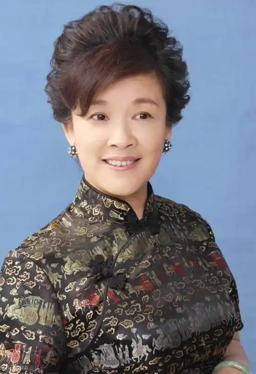 宋春丽是演艺圈的著名演员,参演过《便衣警察》,《风雨丽人》,《红颜