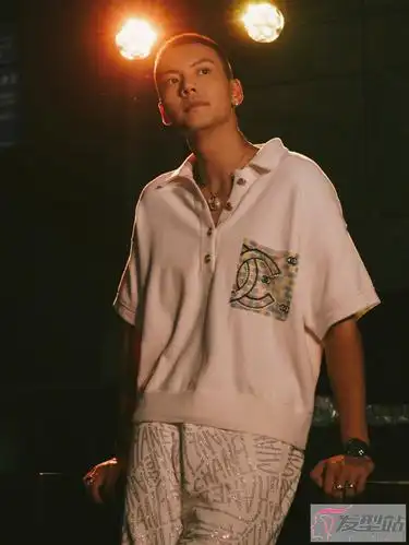 陈伟霆酷炫寸头造型 魅力无限过分帅气_发型站_最新流行发型设计发型