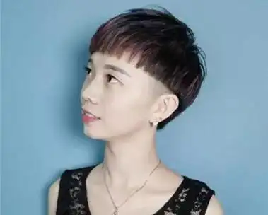 两鬓剃光的女生发型就是这么带感! 酷girl示范剃鬓角发型新玩法