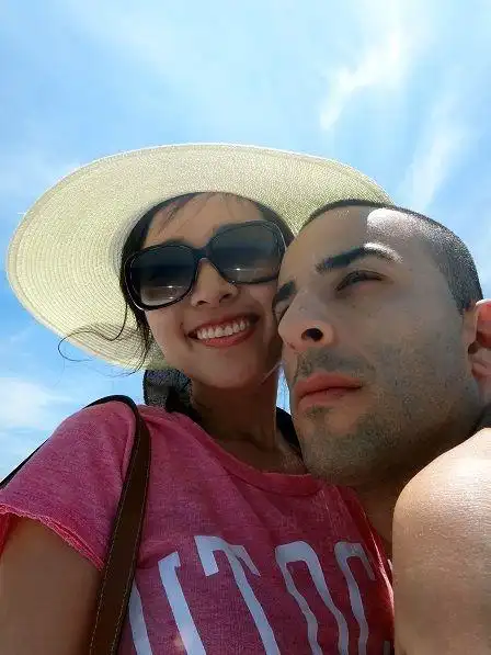 张茆与外籍男友度假 大晒幸福照 泳装出镜(高清)