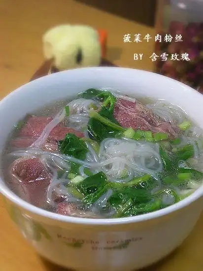 而在我们这,叫做牛肉粉丝汤,类似于汤一类的,非常清淡,比较注重高汤