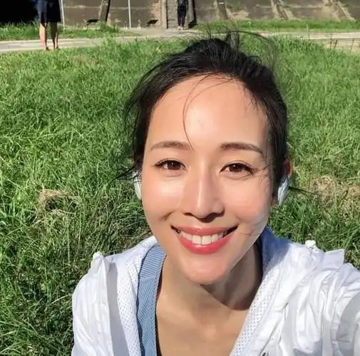 张钧甯晒素颜照感谢粉丝,白皙牛奶肌没有一丝瑕疵,39岁仍然单身