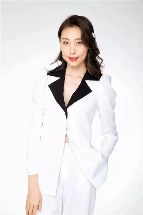 人物| 广东新闻广播高娜:期待每一次转身都更加从容