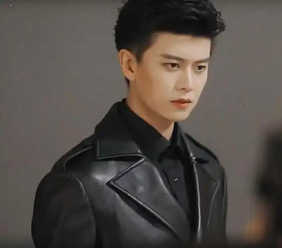 任嘉伦暮色心约罗成背头造型超酷粉丝喜欢他就像开盲盒