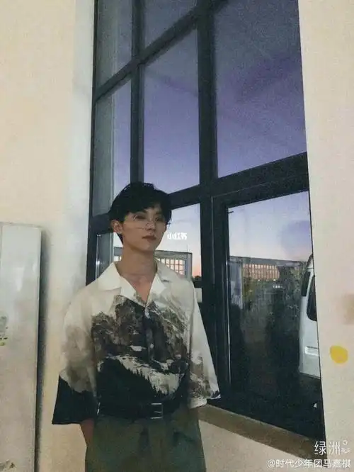 衬衫_穿搭_马嘉祺_inxx怎么样_和马_平价_p图_潮流_穿搭ootd