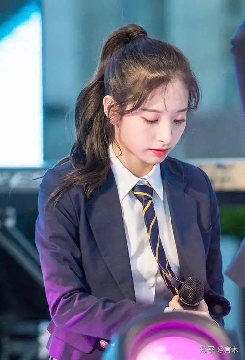 如何评价宇宙少女的苞娜金知妍的颜