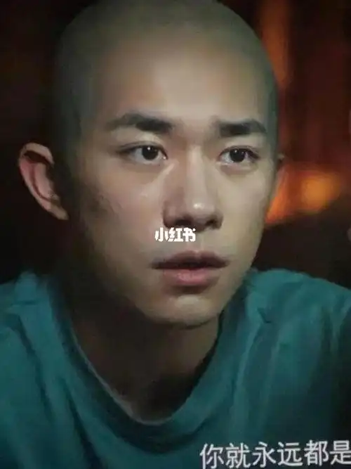易烊千玺两部电影里都剃了光头_小红花_易烊千玺_影视_电影(图文)