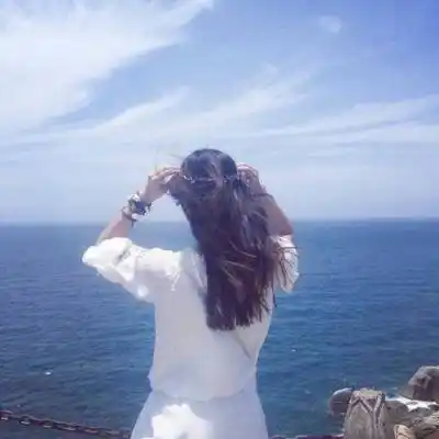 背影微信头像女生唯美漂亮清醒地看着自己沦陷