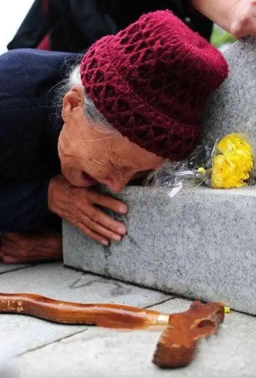 一组老照片重温对越自卫反击战的惨烈与悲壮