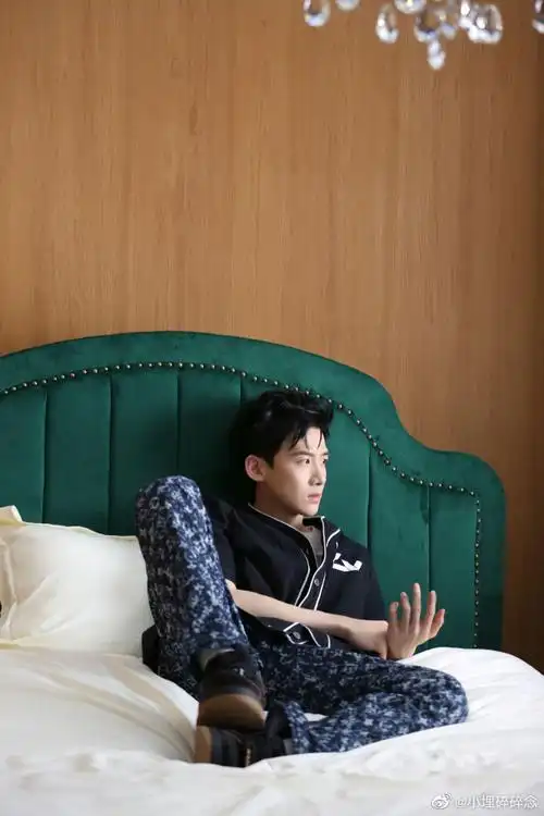 白敬亭拳击大片##白敬亭杂志花絮照