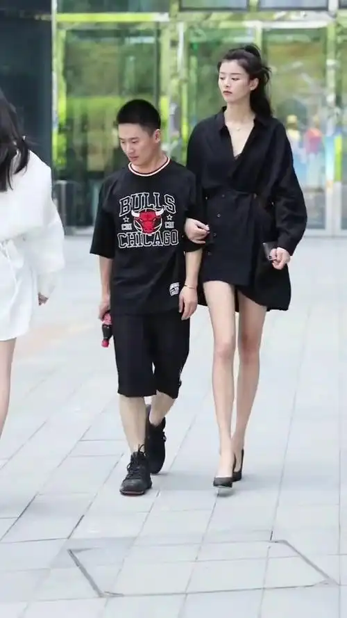 这身高相差10cm女生到男生什么位置