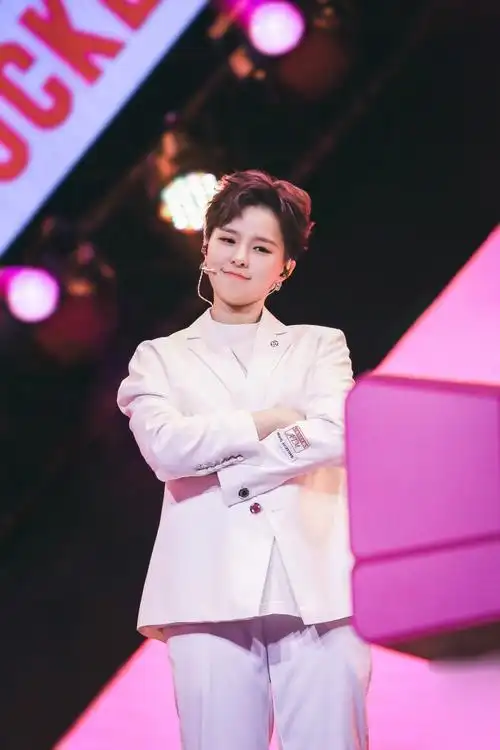 原图自新浪微博@杨芸晴的提款机 2018/12/01|成都首唱会火箭少女101