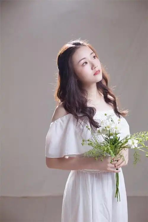 歌手郭沁全新单曲是你你是上线纯净歌声动情描绘爱之箴言