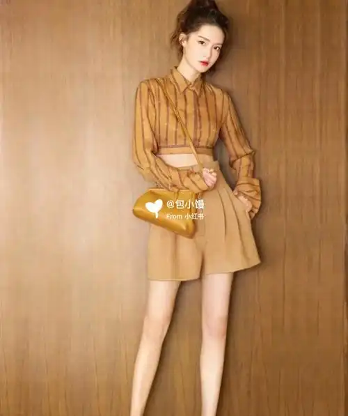 李沁的早秋穿搭芬迪fd包包绝绝子