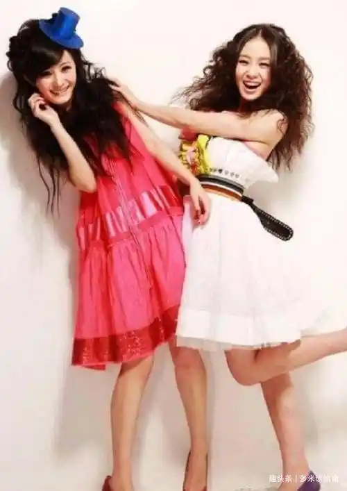 姐姐刘诗诗同游寺庙被偶遇,打扮低调,姐妹情深友谊惹人羡慕_休闲_唐嫣