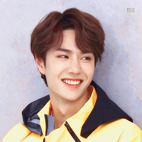 回应: 求王一博笑的图片